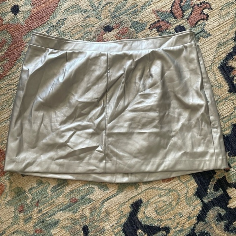 Aruba faux leather silver mini skirt NWOT